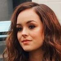 Hayley Orrantia Çıplak