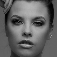 Hollie Keers Çıplak