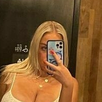 Holly Y Çıplak