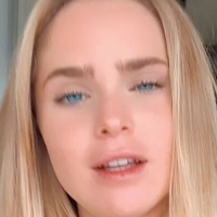 Inna Moll Çıplak