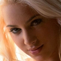 Jolie Blonde X Çıplak