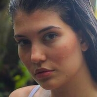 Julia Elizabete Çıplak