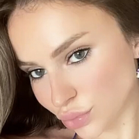 Julia Reinert Çıplak