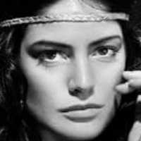 June Peers Çıplak