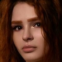 Kari Pitinova Çıplak