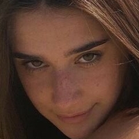 Karinne Elizabeth Çıplak