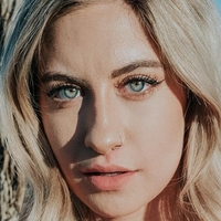 Karli Karberg Çıplak