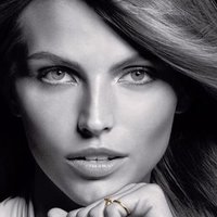 Karlina Caune Çıplak