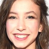 Katelyn Nacon Çıplak