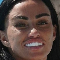Katie Price Çıplak