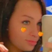 Kelsieknelson_, Çıplak