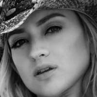 Kenzie Mac Çıplak