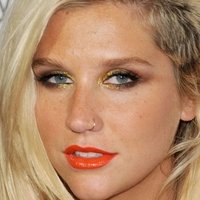 Kesha Rose Sebert Çıplak