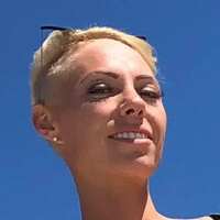 Lara-Foxx Çıplak