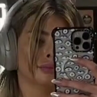 Larissa Neumann Çıplak