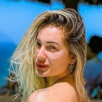 Larissa Scherrer Çıplak