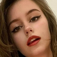 Laura Petrinec Çıplak