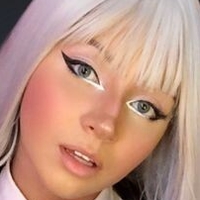 Laura Tsuki Çıplak