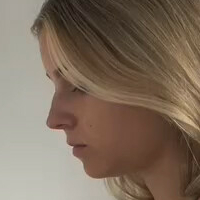 Lea Breuer Çıplak
