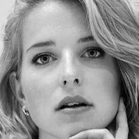 Leonie Brill Çıplak