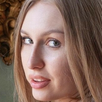 Lia Pink Çıplak