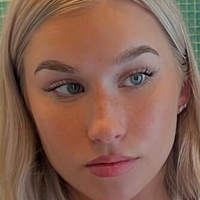 Lilly Jenisch Çıplak