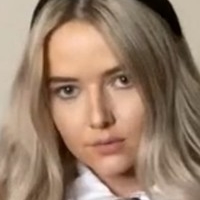 Lily Hollands Çıplak