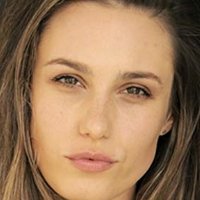 Lily Robinson Çıplak