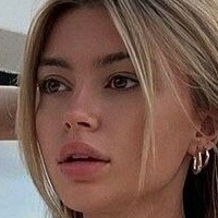 linuschka Çıplak
