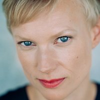 Lise Risom Olsen Çıplak