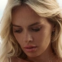 Liza Kordobovskaya Çıplak