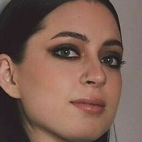 Lizzy McAlpine Çıplak