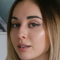 lola-aus Çıplak