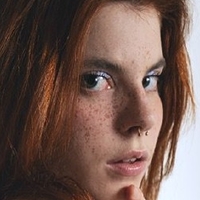Lucilla Jiggly Çıplak