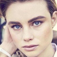 Lucy Fry Çıplak