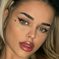 Lucy Reid Çıplak