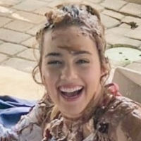 Mary Mouser Çıplak