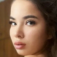 Maytiyn Tanya Çıplak