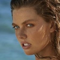 McKenna Berkley Çıplak