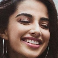 Meenakshii Chaudhary Çıplak