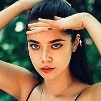 Melodi Flack Çıplak