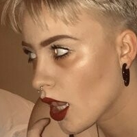 Mila Orriols Çıplak