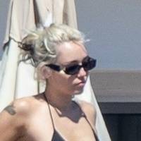 Miley Cyrus Çıplak