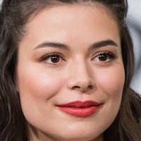 Miranda Cosgrove Çıplak