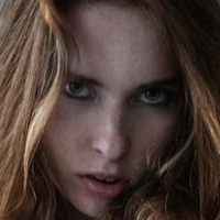 Model Red Çıplak