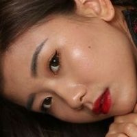 Monique Yu Çıplak