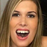 Ms. Ella Vatrap Çıplak