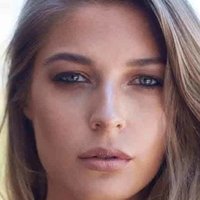 Naomi Holt Çıplak