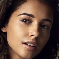 Naomi Scott Çıplak