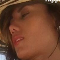 NiaIsazaOficial Çıplak